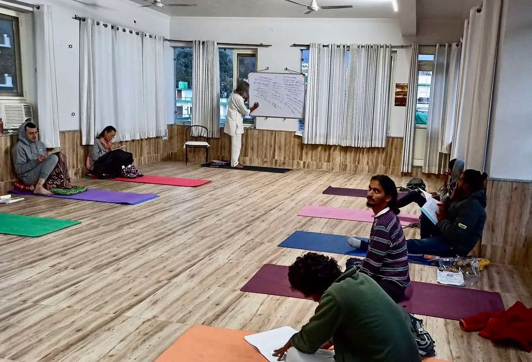 Курс подготовки преподавателей хатха-йоги на 300 часов в Ришикеше, Индия — 01 ноя — 19 дек