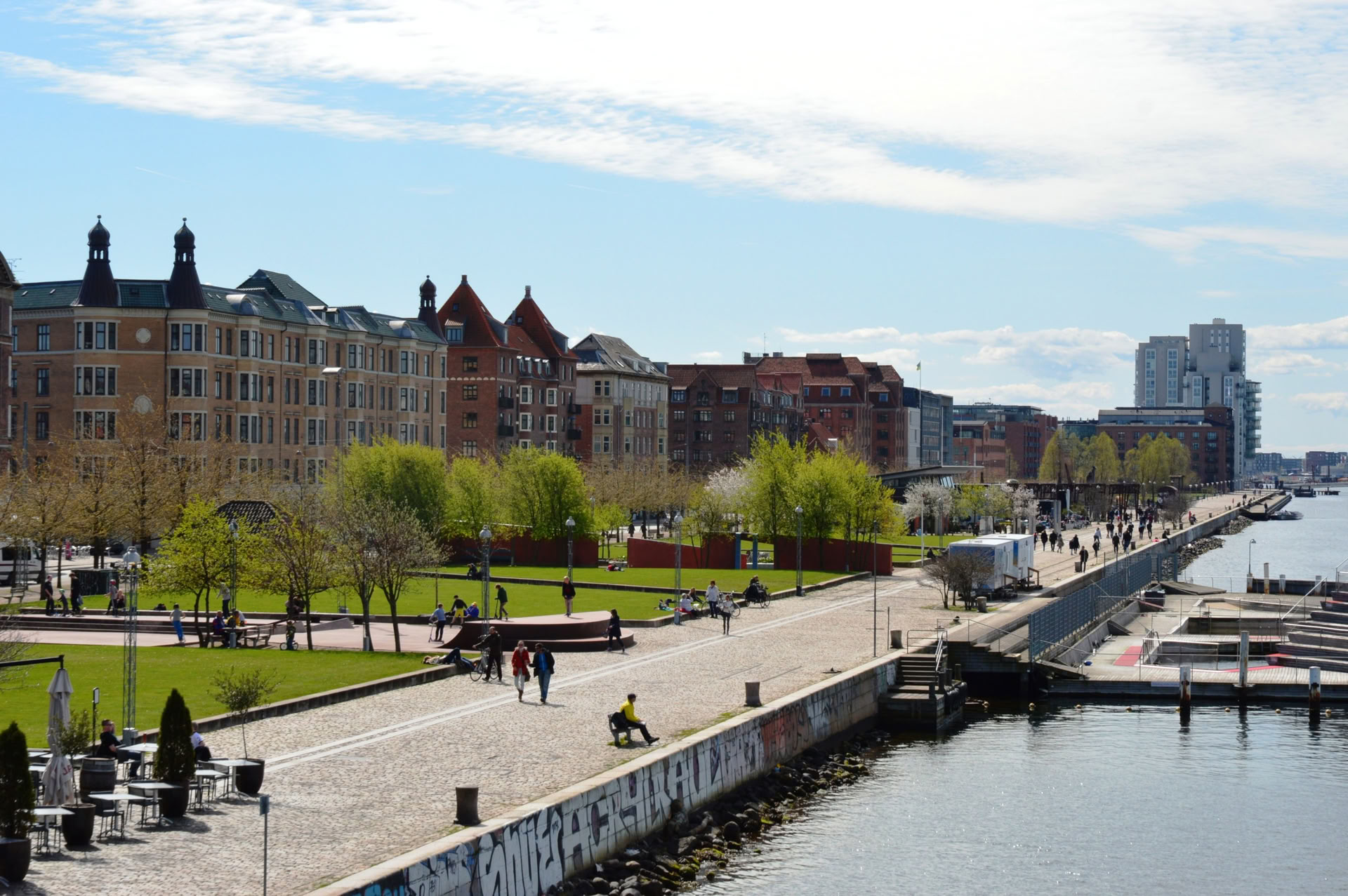 Йога в парке: Islands Brygge