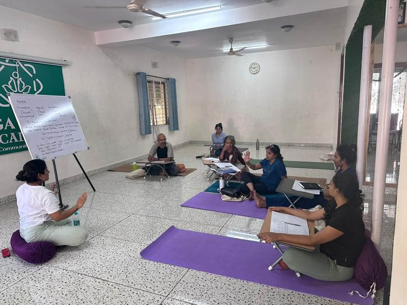 200-часовой уикенд-курс подготовки преподавателей йоги в Бенгалуру