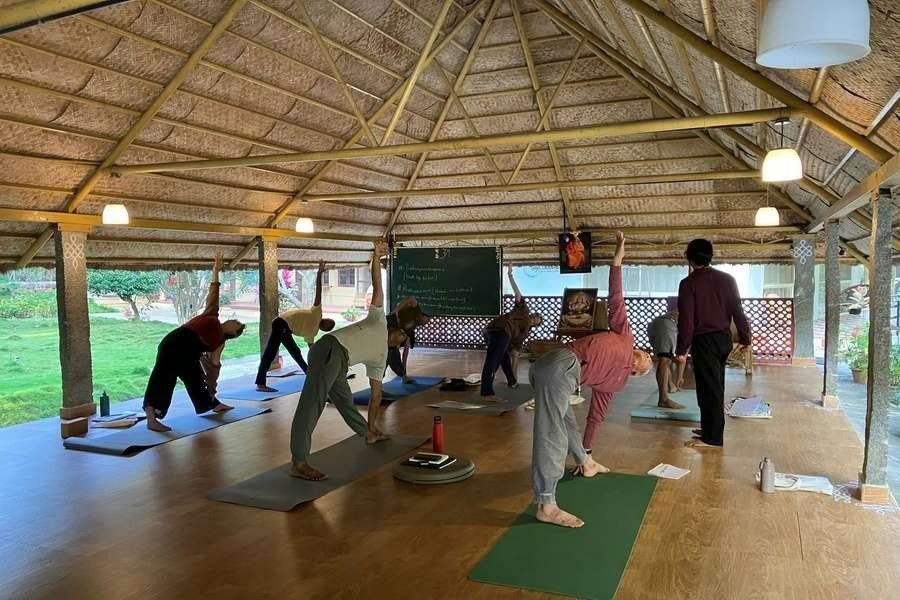 Курс подготовки преподавателей йоги на 300 часов в Майсуре