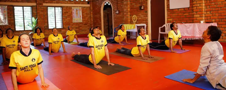 7-дневный йога-ретрит и велнес-программа в Santhi Yogashram, Пала