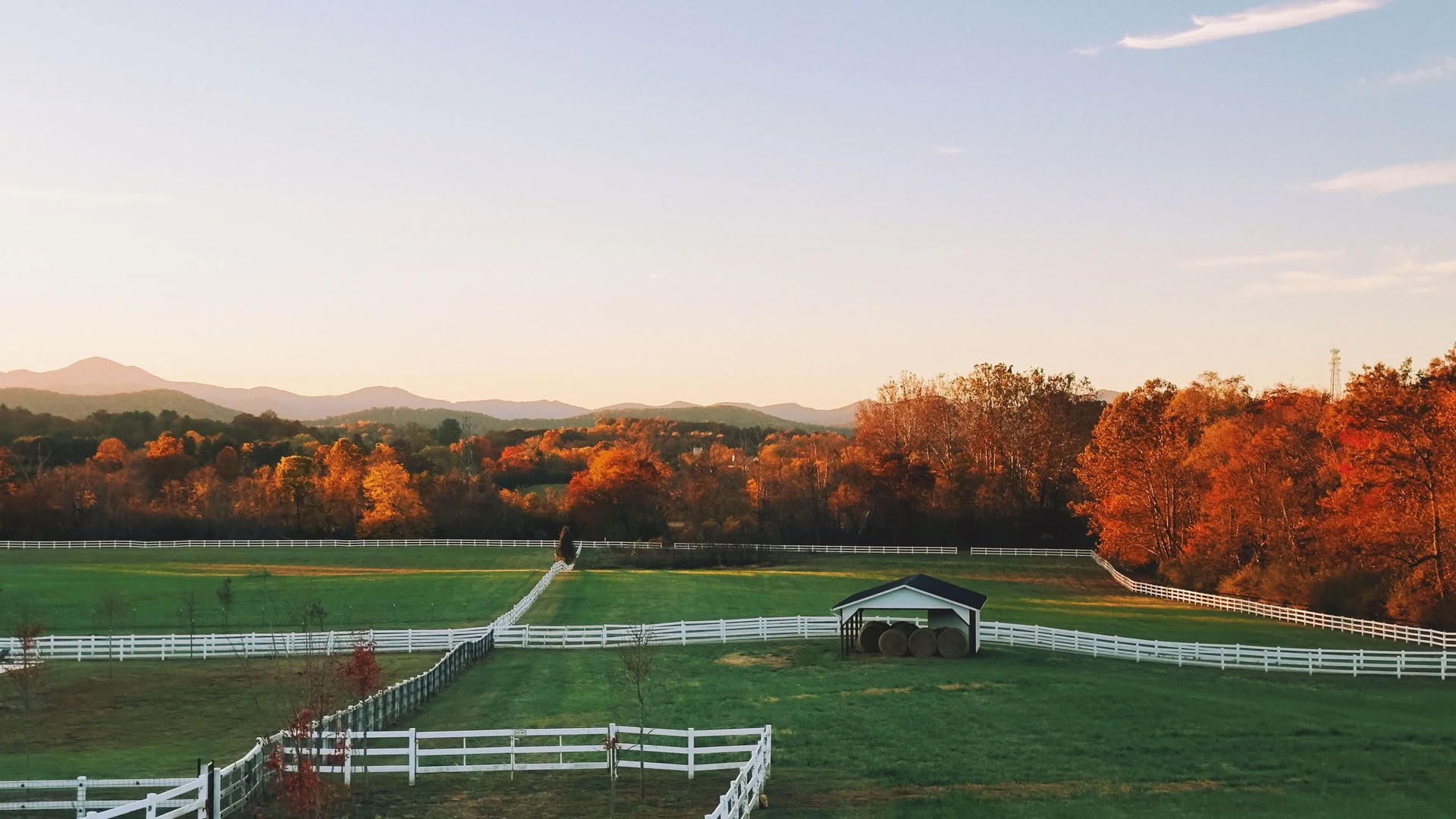 Звуковая ванна при свечах — The Sanctuary на The Horse Shoe Farm с Келли Флауэрс