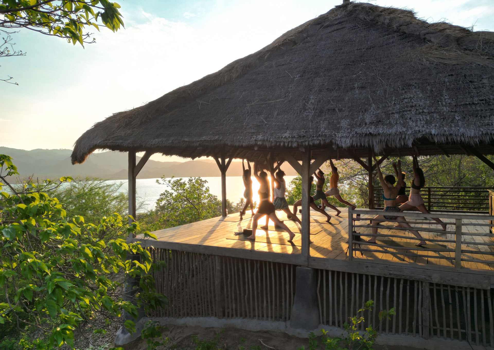 Йога — эко-лодж и ресторан Gili Asahan