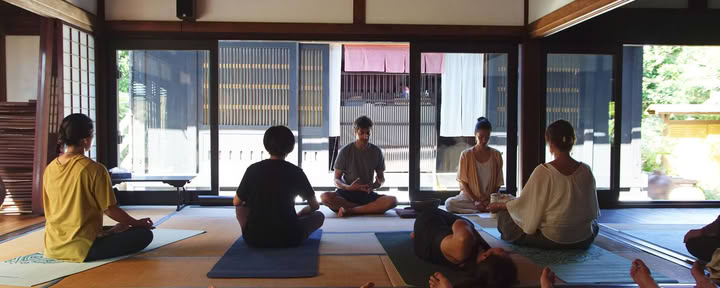 Искусство замедления: ретрит с йогой и цигуном с Yoga kuukan