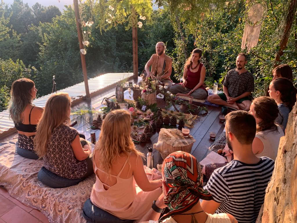 200-часовой курс RYT · Тоскана, Италия · сертифицировано Yoga Alliance