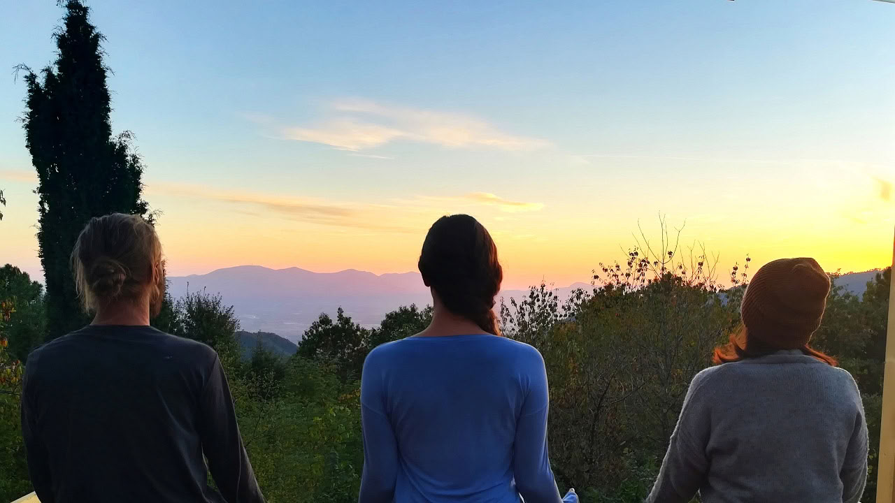 200-часовой курс RYT · Тоскана, Италия · сертифицировано Yoga Alliance
