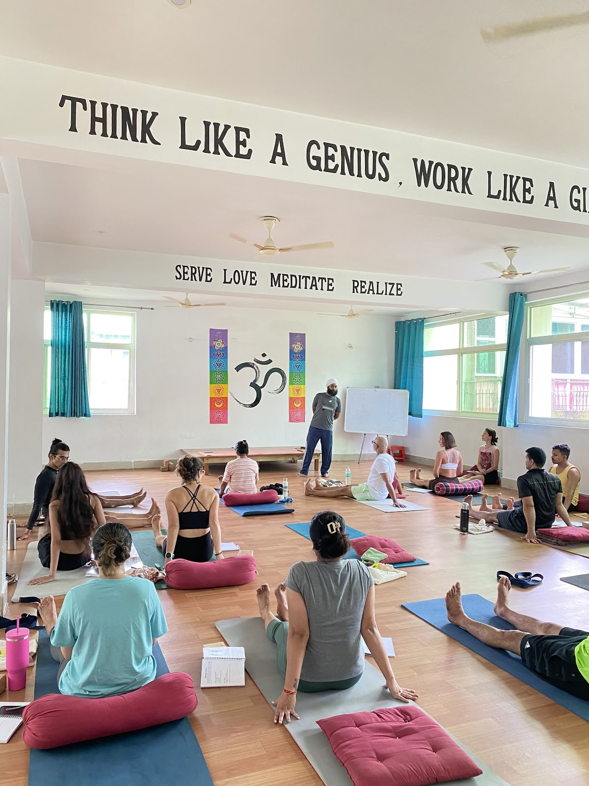 Rishikul Yogshala Rishikesh — курс подготовки преподавателей йоги в Ришикеше, Индия
