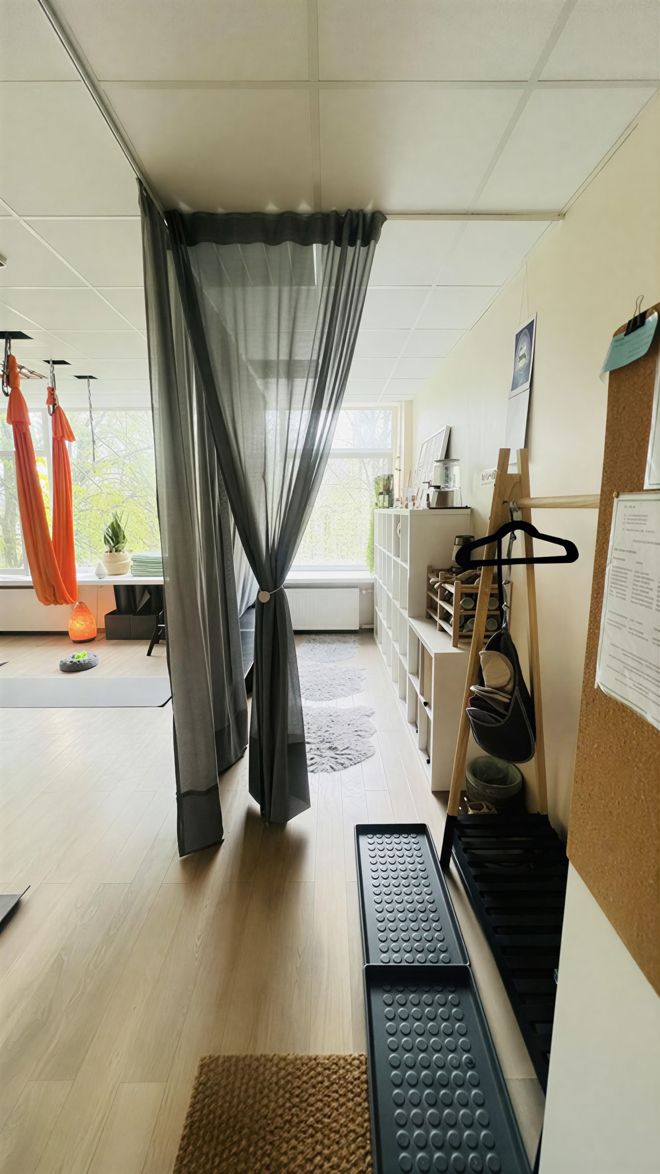 Студия воздушной терапии | Oro Yoga Vilnius | Aerial Yoga Lithuania
