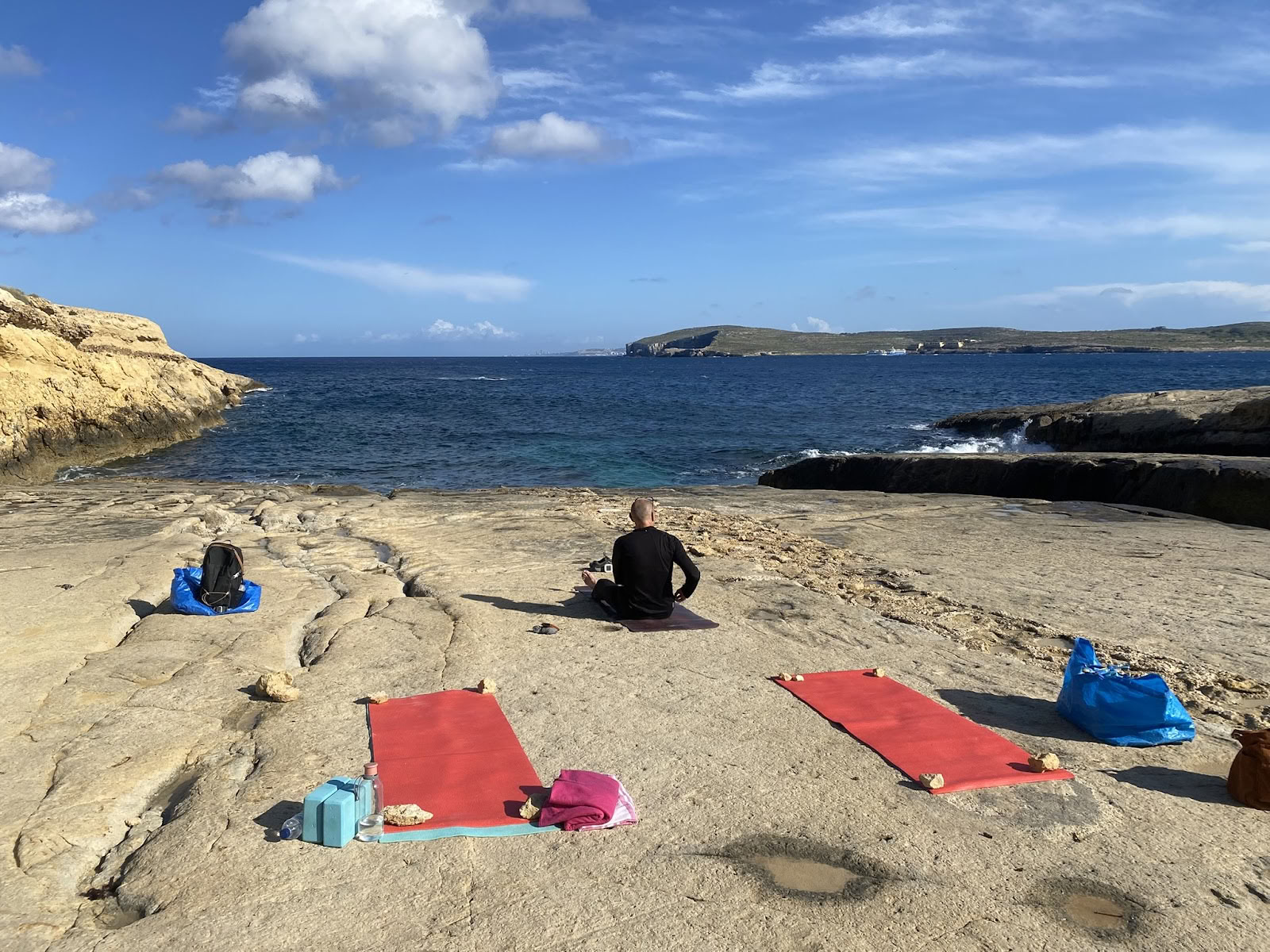 Йога Yellow Rock Gozo