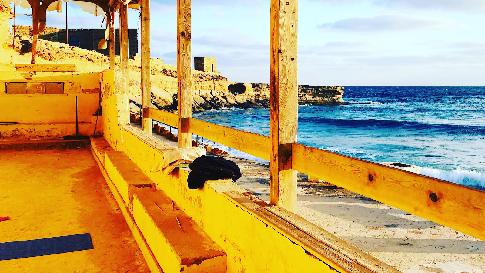 Йога Yellow Rock Gozo
