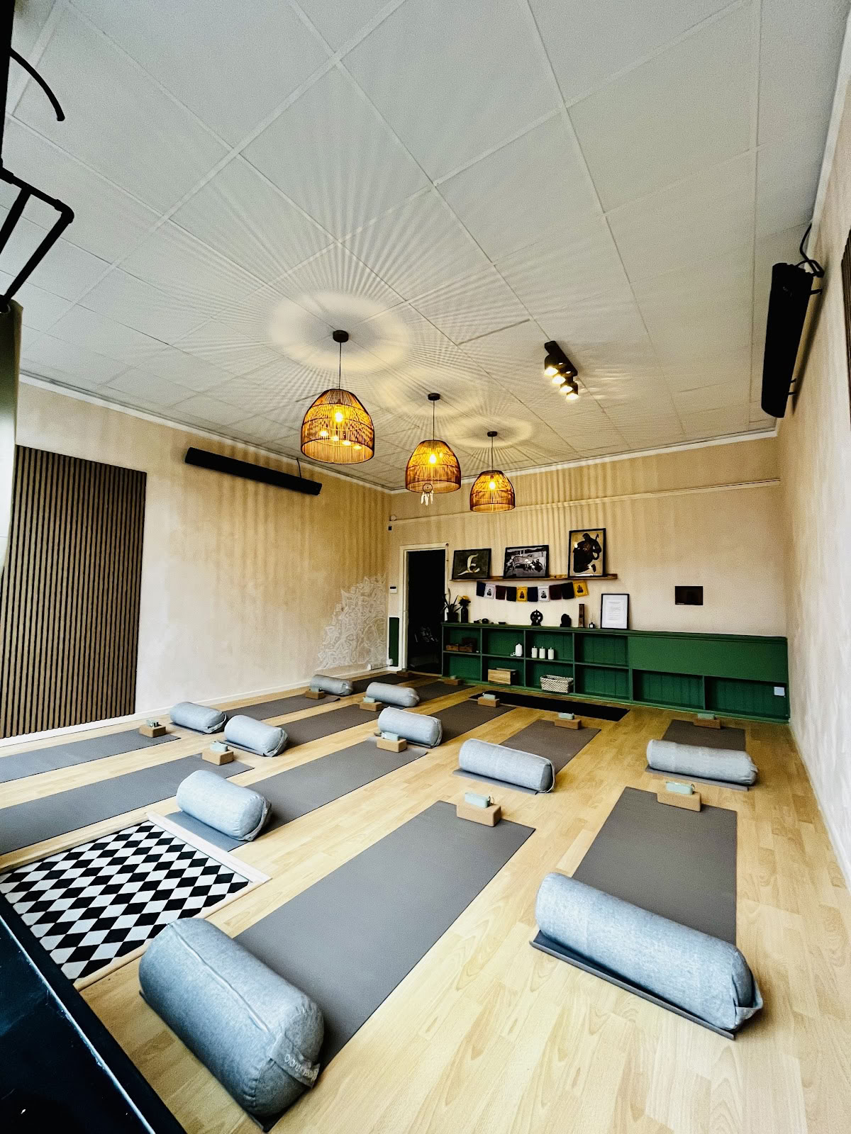 Студия йоги и велнеса Joy Yoga – йога в инфракрасном подогреве