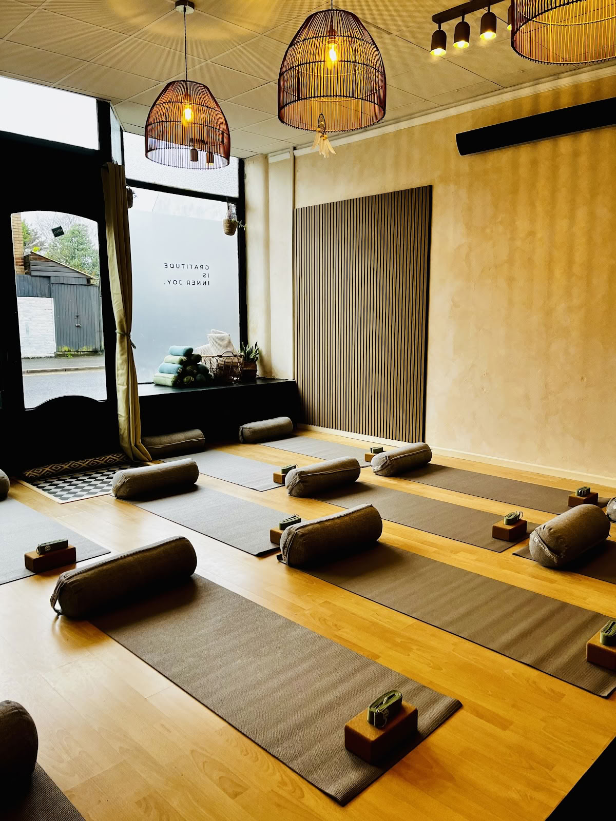 Студия йоги и велнеса Joy Yoga – йога в инфракрасном подогреве