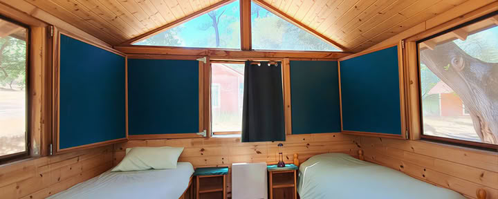 Кабина Om — двухместный общий номер с другим гостем (2 односпальные кровати)